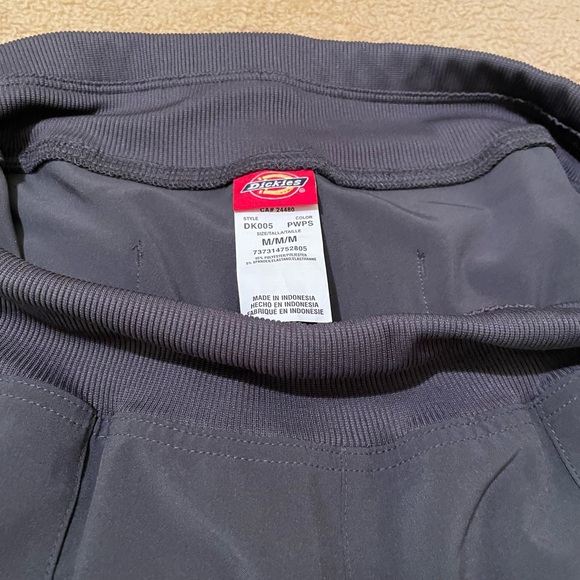 The Dickies EDS Essential pants/ scrub; natural rise, pull on pant. Comfortable - Picture 4 of 9